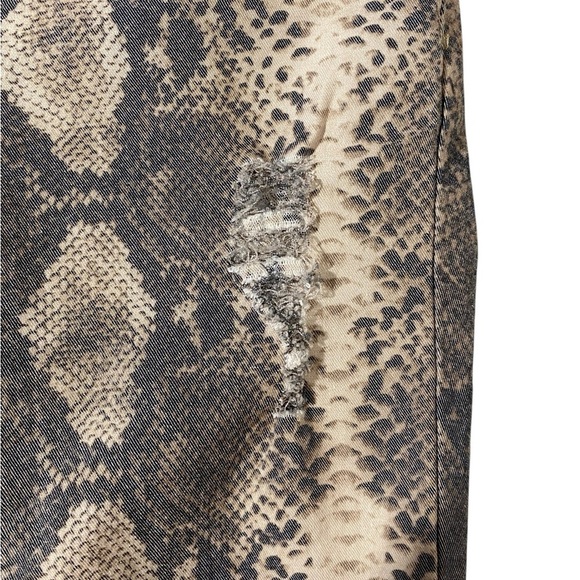 Python Print Skinny Jeans - Picture 14 of 14